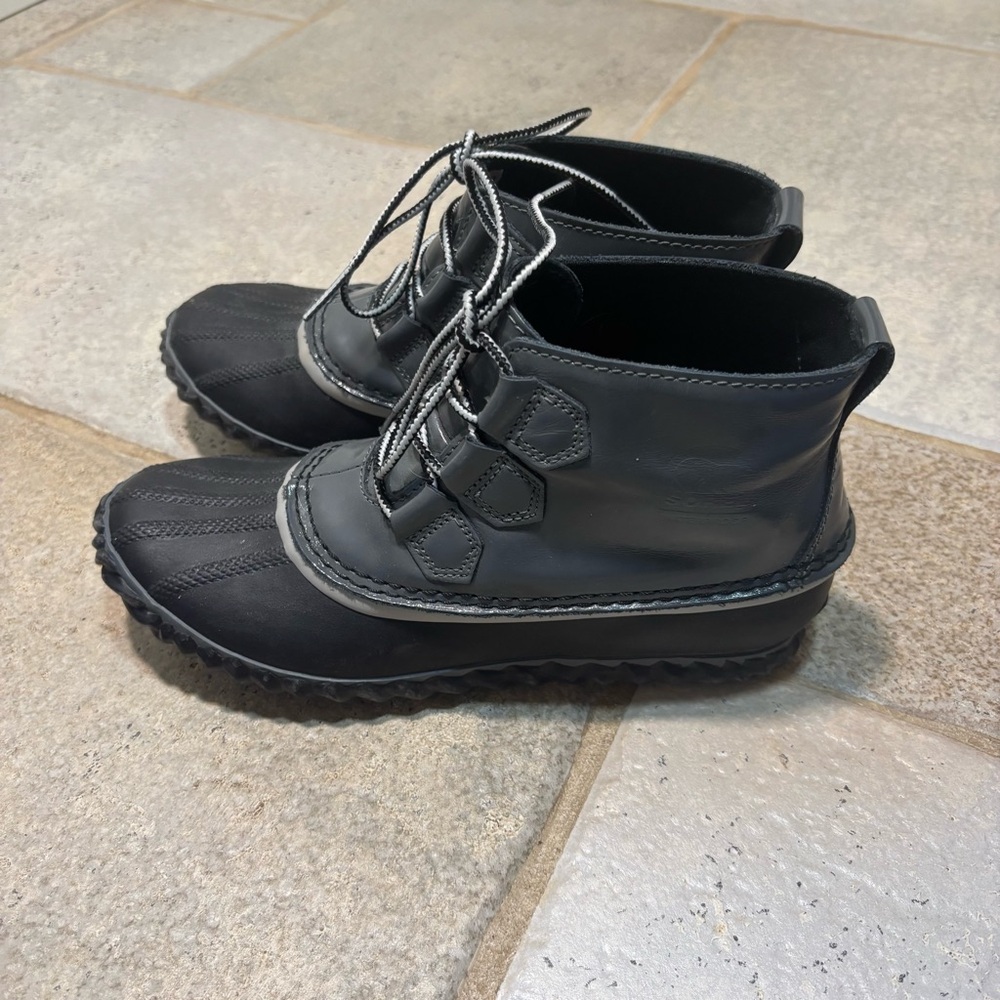 SOREL Out 'N About Waterproof Leather Boots Women’s 7.5 Graphite